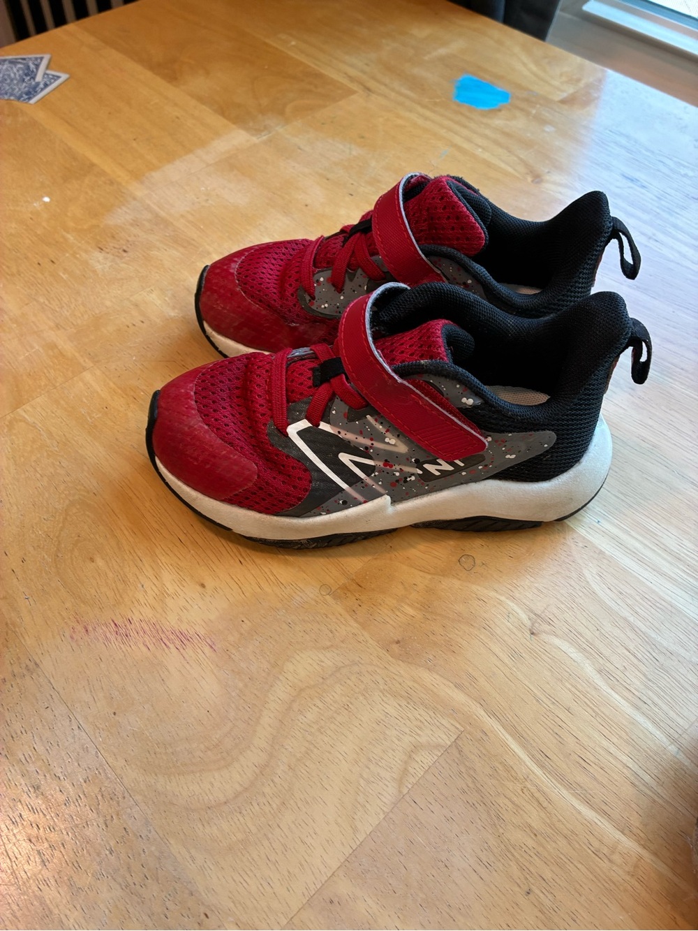 New balance rave run 2 toddler 9.5 wide sneaker